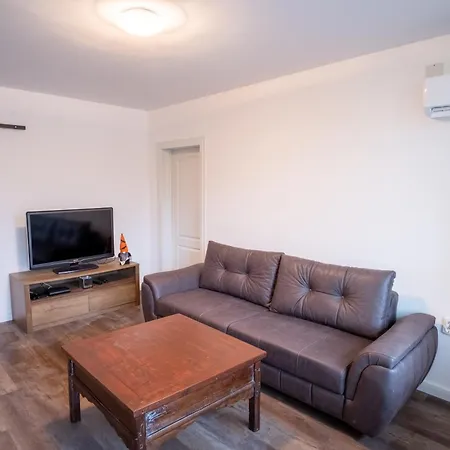 Guest Lom Apartament